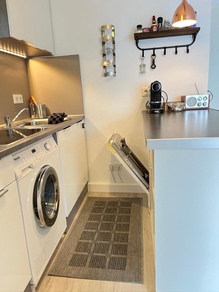 Living At Saarpartments -Adultsonly- 2 Bedrooms, Kitchen - Business & Holiday Apartments For Long- And Short Term Stay, 3 Min To Train Station, Secure E-Bike Parking! 萨尔布吕肯 外观 照片