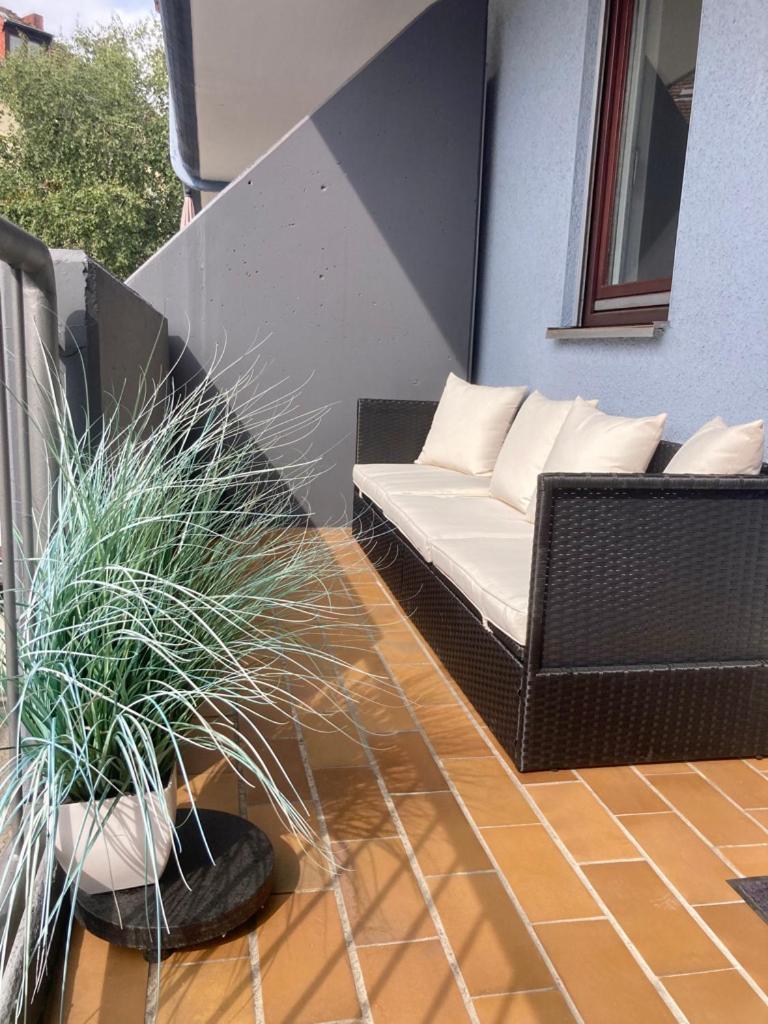 Living At Saarpartments -Adultsonly- 2 Bedrooms, Kitchen - Business & Holiday Apartments For Long- And Short Term Stay, 3 Min To Train Station, Secure E-Bike Parking! 萨尔布吕肯 外观 照片